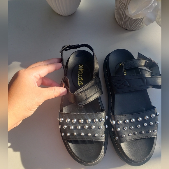 MUDD Chunky Platform Studded Sandals - Picture 4 of 9